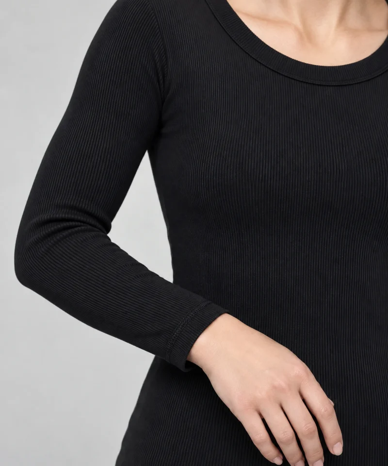Womens Quick-Dry Long-Sleeve Underscrub in Black - cuff and rib detail